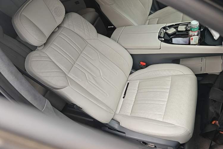 Used Zeekr 009 2022 Revised Model ME Edition Right Front Seat