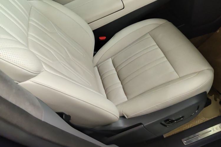 Used Zeekr 009 2022 WE Edition Right Front Seat