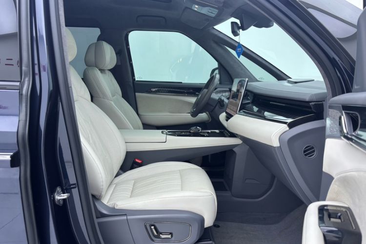 Used Zeekr 009 2022 WE Edition Right Front Seat