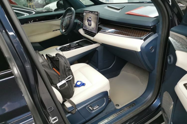 Used Zeekr 009 2022 WE Edition Right Front Seat