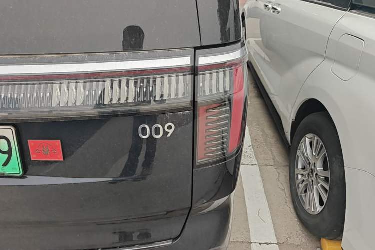 Used Zeekr 009 2022 Revised Model ME Edition Right Rear Taillight