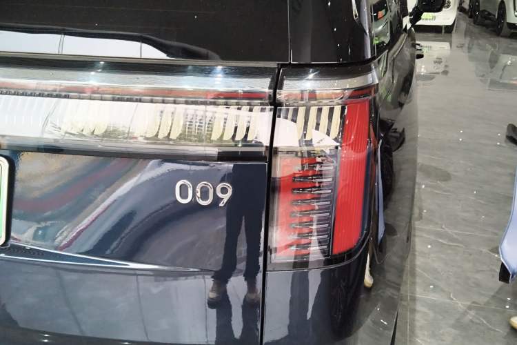 Used Zeekr 009 2022 ME Edition Right Rear Taillight