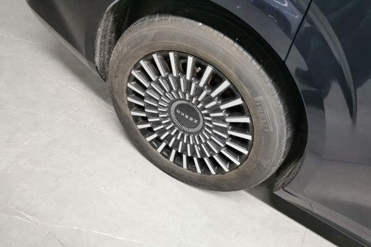 Used Zeekr 009 2022 WE Edition Right Rear Wheel Hub
