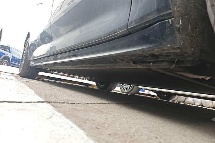 Used Zeekr 009 2022 Revised Model ME Edition Right Side Sill
