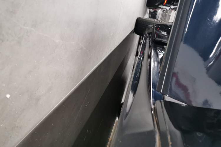 Used Zeekr 009 2022 WE Edition Right Side Sill