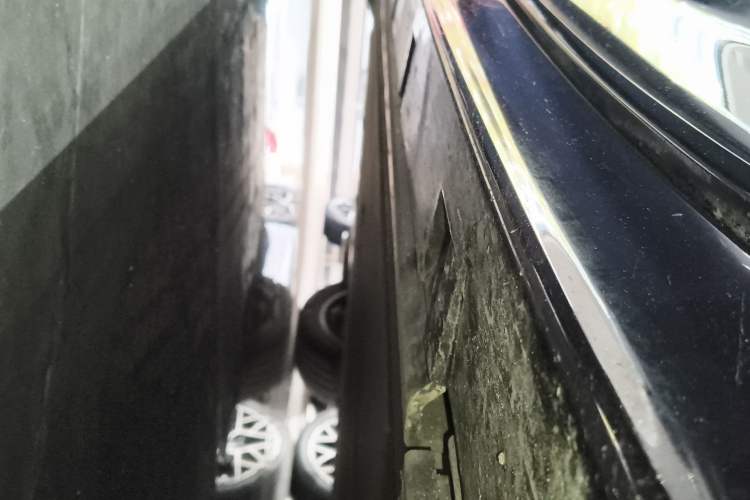 Used Zeekr 009 2022 ME Edition Right Side Sill