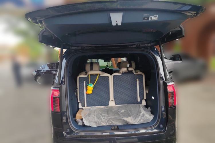 Used Zeekr 009 2022 WE Edition Trunk