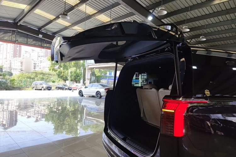 Used Zeekr 009 2022 ME Edition Trunk