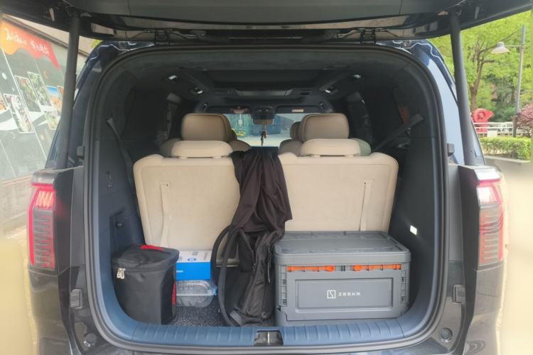 Used Zeekr 009 2022 WE Edition Trunk