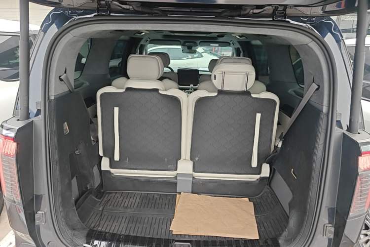 Used Zeekr 009 2022 Revised Model ME Edition Trunk