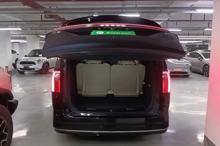 Used Zeekr 009 2022 ME Edition Trunk