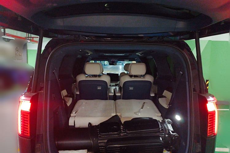Used Zeekr 009 2022 WE Edition Trunk