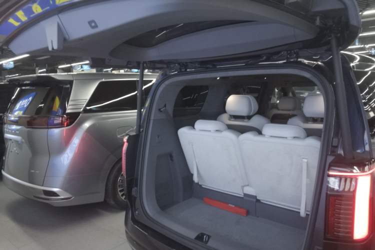 Used Zeekr 009 2022 WE Edition Trunk