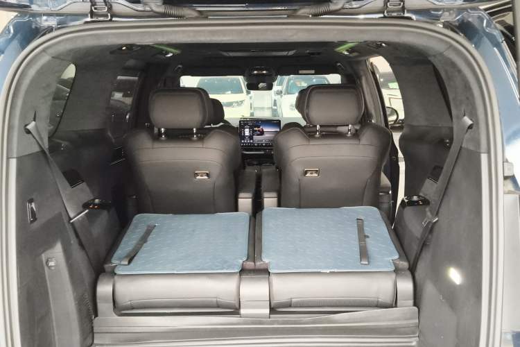 Used Zeekr 009 2022 ME Edition Trunk