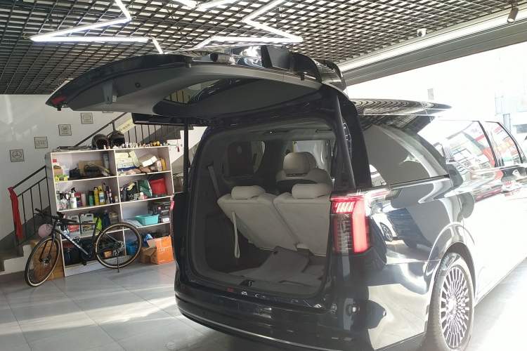 Used Zeekr 009 2022 WE Edition Trunk