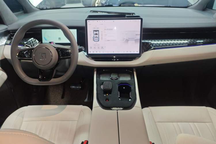 Used Zeekr 009 2022 Revised Model ME Edition Center Console