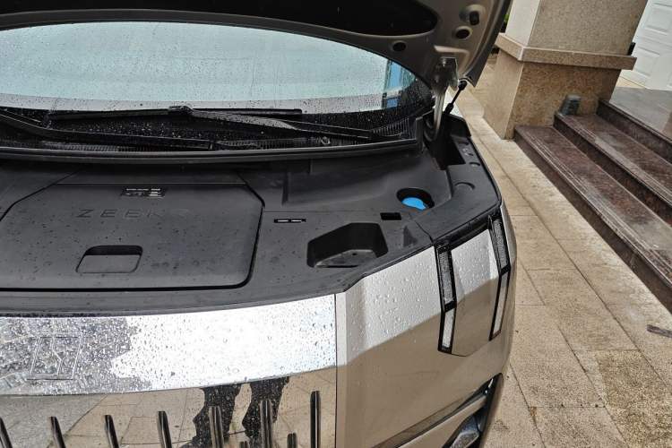Used Zeekr 009 2022 WE Edition Engine Bay Left