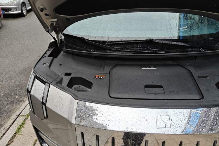 Used Zeekr 009 2022 WE Edition Engine Bay Right