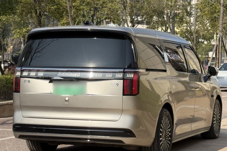 Used Zeekr 009 2022 WE Edition Exterior 4