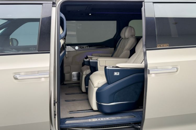 Used Zeekr 009 2022 WE Edition Interior 2