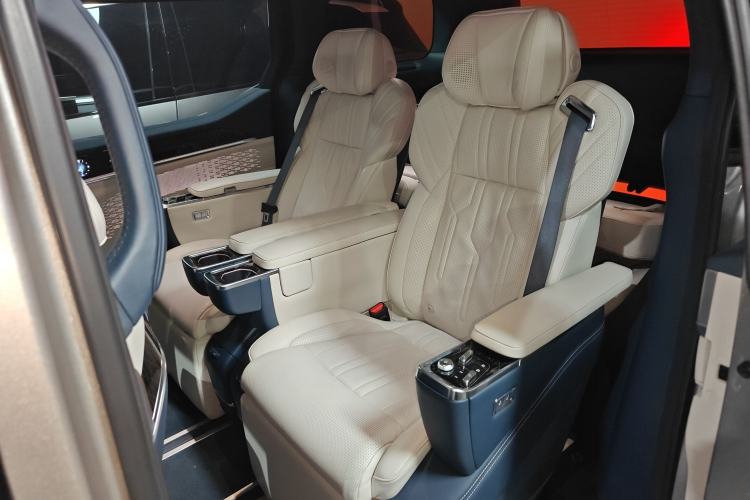 Used Zeekr 009 2022 WE Edition Interior 4