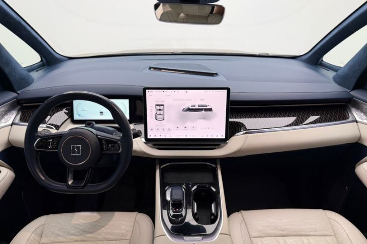 Used Zeekr 009 2022 WE Edition Interior 4