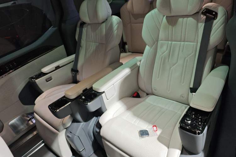 Used Zeekr 009 2022 WE Edition Left Rear Seat