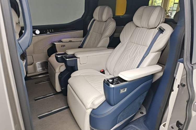 Used Zeekr 009 2022 WE Edition Left Rear Seat