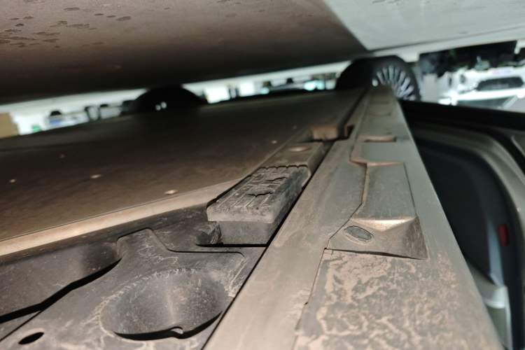 Used Zeekr 009 2022 WE Edition Left Side Sill
