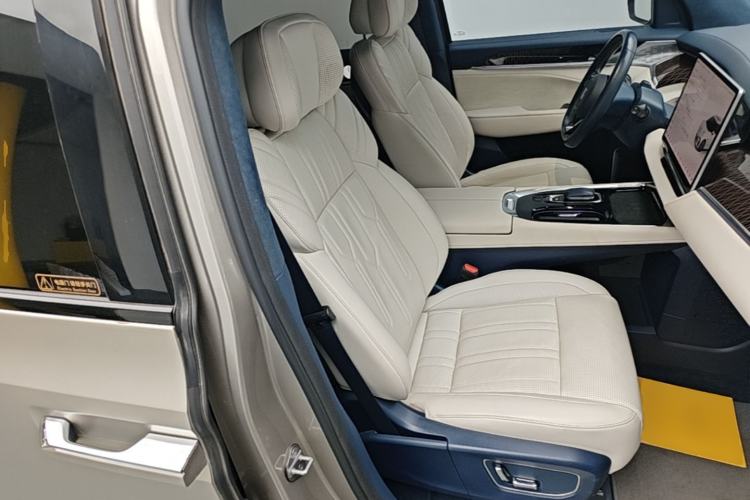 Used Zeekr 009 2022 WE Edition Right Front Seat