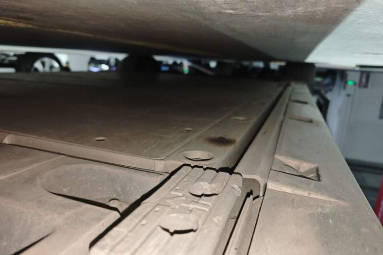 Used Zeekr 009 2022 WE Edition Right Side Sill