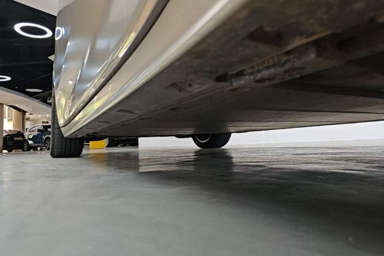 Used Zeekr 009 2022 WE Edition Right Side Sill