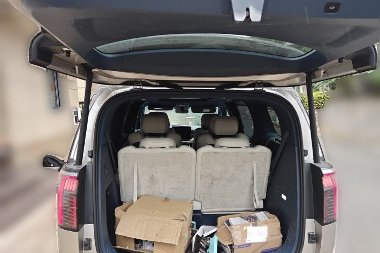 Used Zeekr 009 2022 WE Edition Trunk