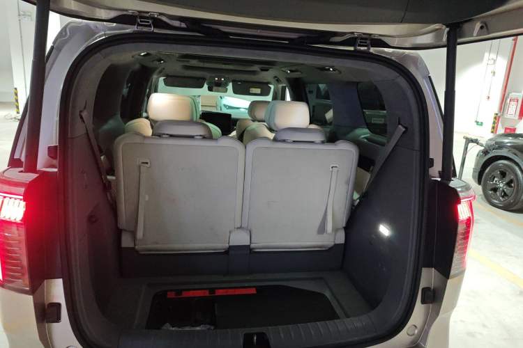 Used Zeekr 009 2022 WE Edition Trunk