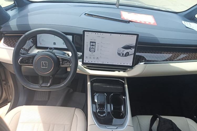 Used Zeekr 009 2022 WE Edition Center Console