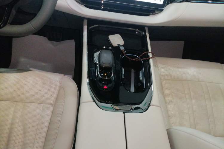 Used Zeekr 009 2022 WE Edition Gear Lever