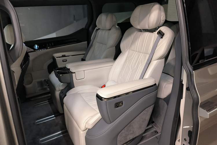Used Zeekr 009 2022 ME Edition Interior 1