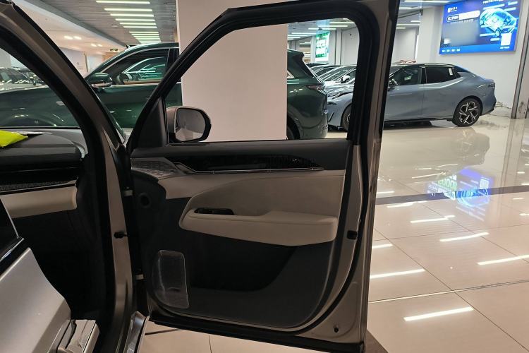 Used Zeekr 009 2022 ME Edition Interior 2