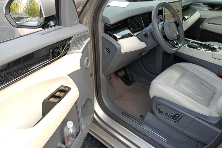 Used Zeekr 009 2022 WE Edition Interior 3