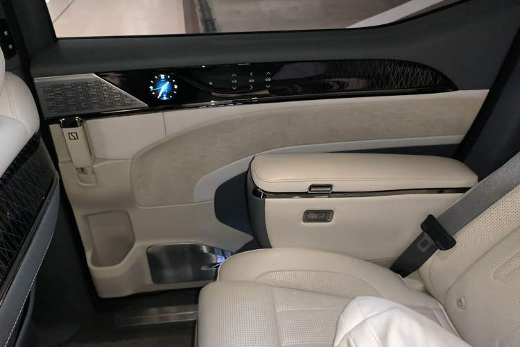 Used Zeekr 009 2022 ME Edition Interior 3