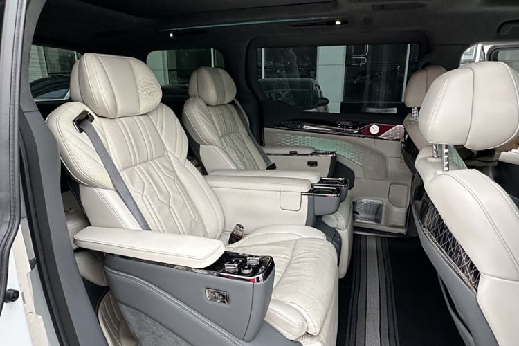 Used Zeekr 009 2022 WE Edition Interior 3