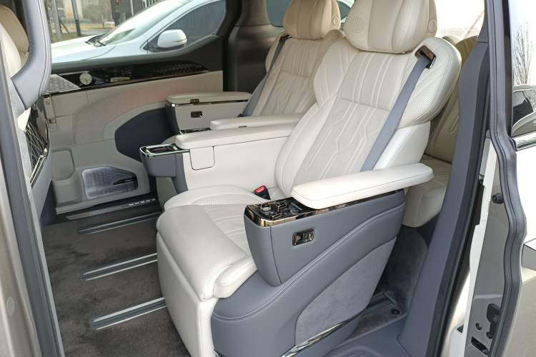Used Zeekr 009 2022 WE Edition Interior 4