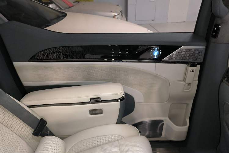 Used Zeekr 009 2022 ME Edition Interior 5