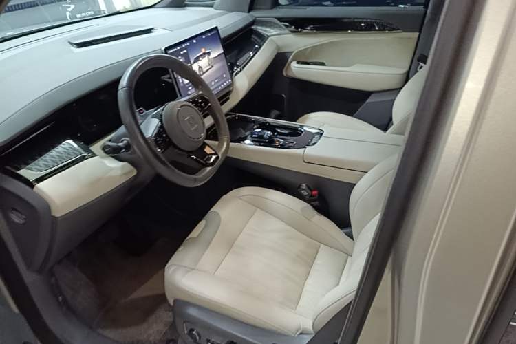 Used Zeekr 009 2022 ME Edition Left Front Seat
