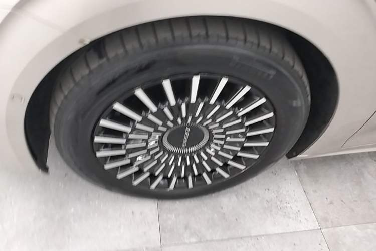 Used Zeekr 009 2022 WE Edition Left Front Wheel Hub