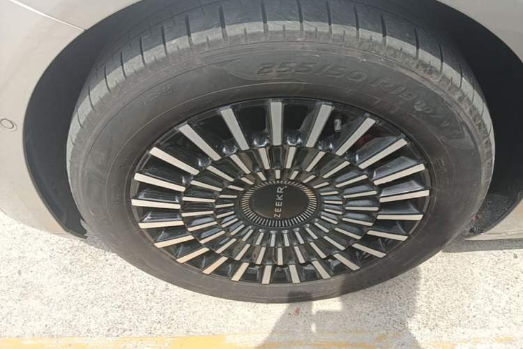 Used Zeekr 009 2022 WE Edition Left Front Wheel Hub