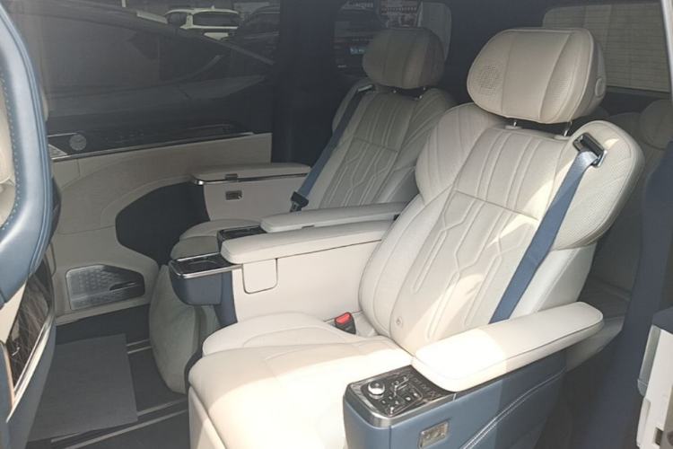 Used Zeekr 009 2022 WE Edition Left Rear Seat