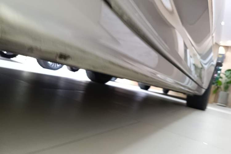 Used Zeekr 009 2022 ME Edition Left Side Sill