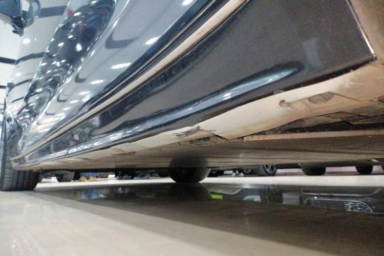 Used Zeekr 009 2022 WE Edition Left Side Sill