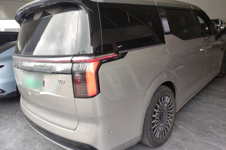 Used Zeekr 009 2022 ME Edition Rear Right 45 Deg